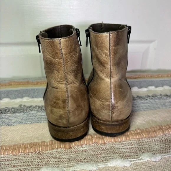 Magnanni Leather Chelsea Boots